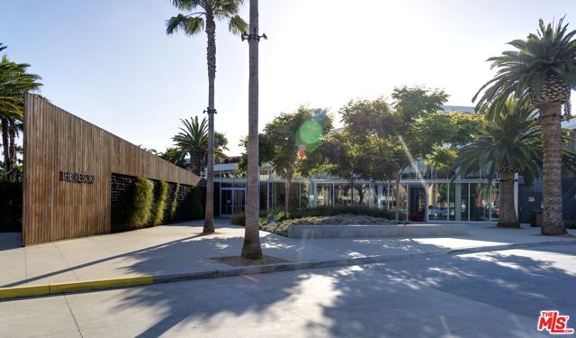 13200 Pacific Promenade, Playa Vista CA: https://media.crmls.org/mediaz/09bb1387-5205-4006-b25b-4cda58c5ac01.jpg