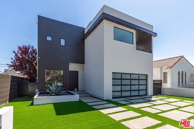 458 S Sycamore Avenue, Los Angeles CA: https://media.crmls.org/mediaz/09bba89a-d2a6-4498-85a0-2c37a5fbe9b6.jpg
