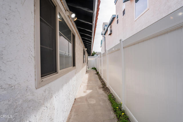 5451 Reef Way, Oxnard CA: https://media.crmls.org/mediaz/09bc1443-d8ee-4efd-82de-3b86107d89cb.jpg