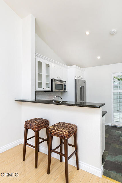 Detail Gallery Image 7 of 21 For 137 N Oak Knoll Ave #2,  Pasadena,  CA 91101 - 1 Beds | 2 Baths