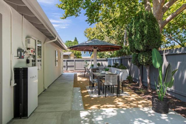 586 Burgoyne Street, Mountain View CA: https://media.crmls.org/mediaz/09bcc1f9-0edd-4364-b9b3-de0c80399313.jpg