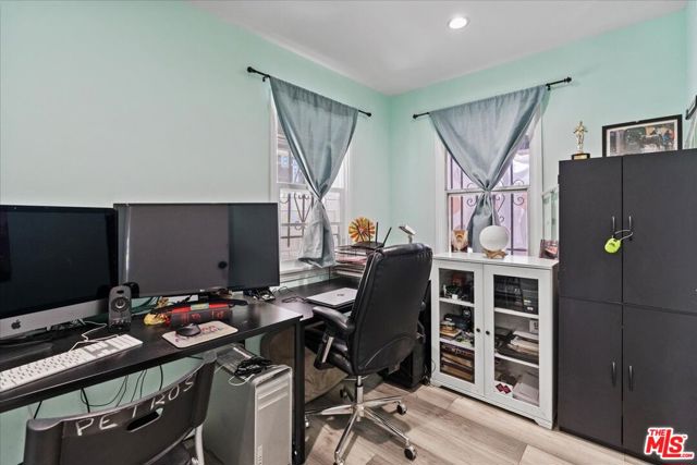 11710 Hartsook Street, Valley Village CA: https://media.crmls.org/mediaz/09bccce3-ea38-4296-8090-fa14ae694fd9.jpg