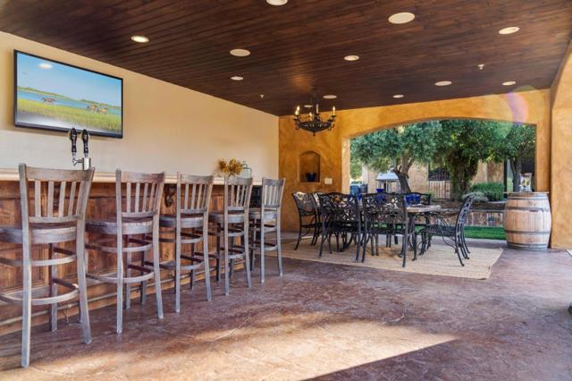 12220 Heritage Way, Gilroy CA: https://media.crmls.org/mediaz/09bd4522-9d63-4dc8-99d6-aa8d8a4c3a75.jpg
