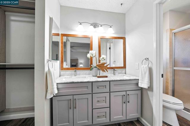4417 Sunlight Ct, Concord CA: https://media.crmls.org/mediaz/09bd892a-35e5-40f7-acac-eee7482420dc.jpg