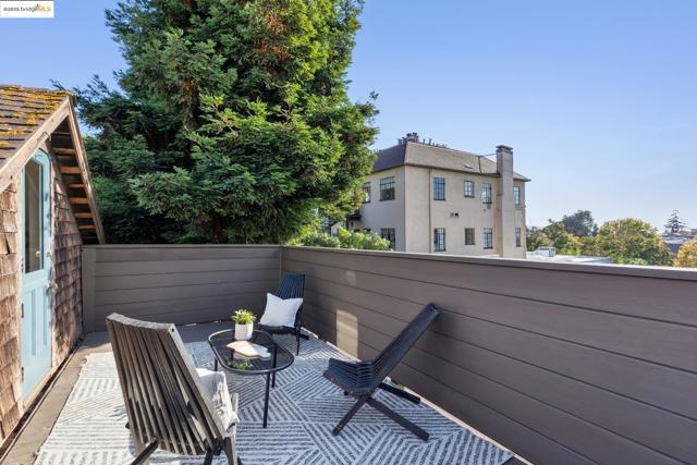 1532 Walnut St, Berkeley CA: https://media.crmls.org/mediaz/09bdd532-10d4-4b3e-b8a6-7dcd6b439330.jpg