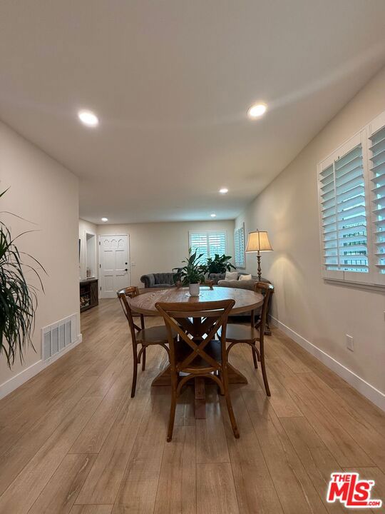 10234 Oklahoma Avenue, Chatsworth CA: https://media.crmls.org/mediaz/09bdfb68-3303-4c88-b9f7-d364780ef668.jpg