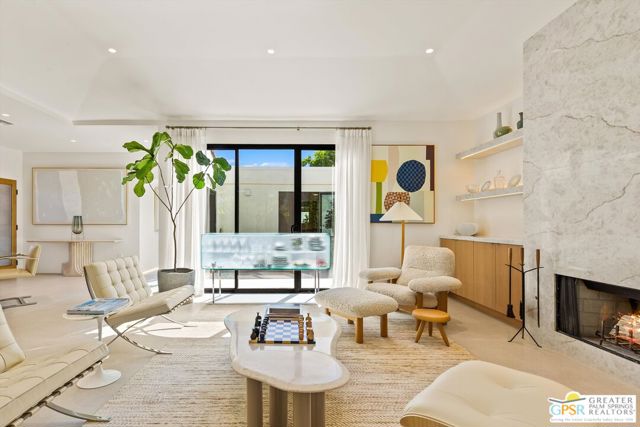 2264 Oakcrest Drive, Palm Springs, CA 92264