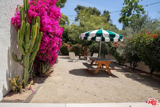 898 N Chester Avenue, Pasadena CA: https://media.crmls.org/mediaz/09be6ce8-c6be-4a30-8b07-1c7d087bc8df.jpg
