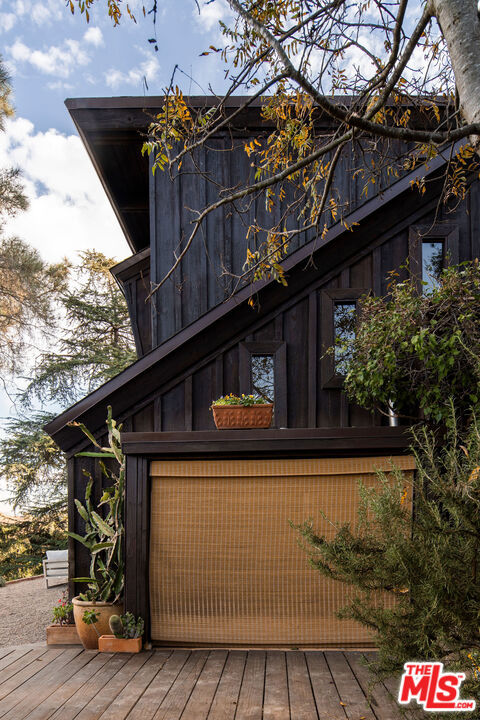 3720 Alta Mesa Drive, Studio City CA: https://media.crmls.org/mediaz/09bea37c-5e06-492c-b35c-cbd712c1bb4e.jpg