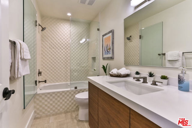 218 Montreal Street, Playa del Rey CA: https://media.crmls.org/mediaz/09bf8caf-0ecd-4ea2-891d-60a09067ace5.jpg