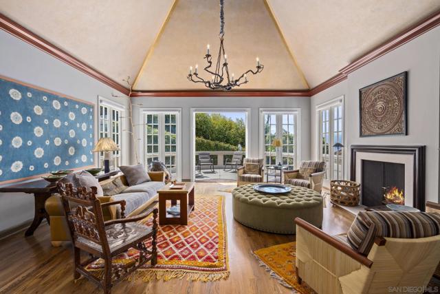 7612 Hillside Dr, La Jolla CA: https://media.crmls.org/mediaz/09bff051-cb19-46fd-bd8a-35a87181514b.jpg