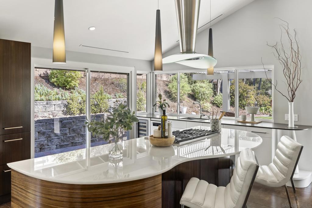 MLS #250036345SD img 12