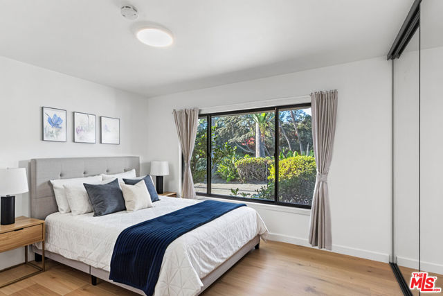 5160 Los Feliz Boulevard, Los Angeles CA: https://media.crmls.org/mediaz/09c0607e-7bae-4ca6-bd41-536537bbeedb.jpg