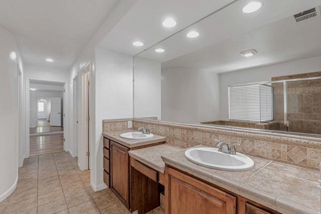 1619 Tumbleweed Way, Los Banos CA: https://media.crmls.org/mediaz/09c0621a-8b12-43bd-b0ff-20bd62fbdb02.jpg