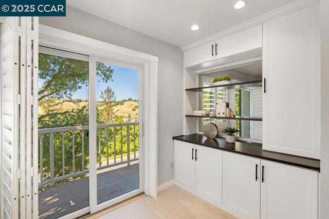 4332 Terra Granada Dr, Walnut Creek CA: https://media.crmls.org/mediaz/09c0882a-33aa-43d2-a755-b0f749109449.jpg