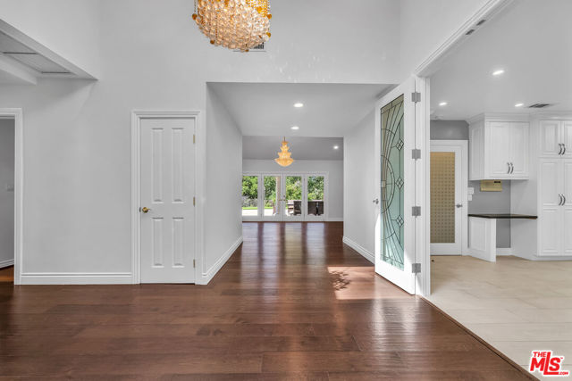 4311 Coquette Place, Tarzana CA: https://media.crmls.org/mediaz/09c210db-38fb-4980-ae30-a308d5b815fb.jpg