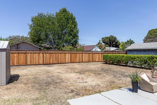 1327 Madera Avenue, Menlo Park CA: https://media.crmls.org/mediaz/09c2246e-e722-4ab4-b37a-e27a987a5f68.jpg