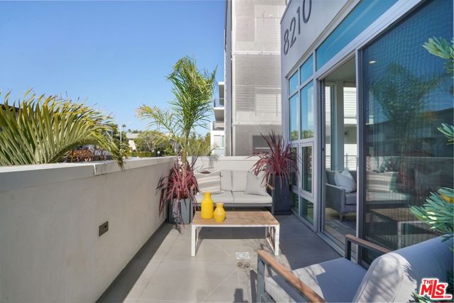8210 Fountain Avenue, West Hollywood CA: https://media.crmls.org/mediaz/09c2437b-4fd6-4fbb-a93c-4c6c15f63cfc.jpg