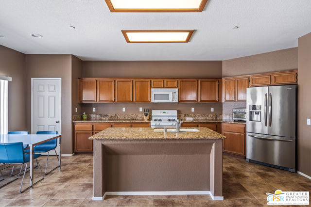 1238 Vista Sol, Palm Springs CA: https://media.crmls.org/mediaz/09c28cad-4b3c-42ca-a851-bedeecebb8b8.jpg