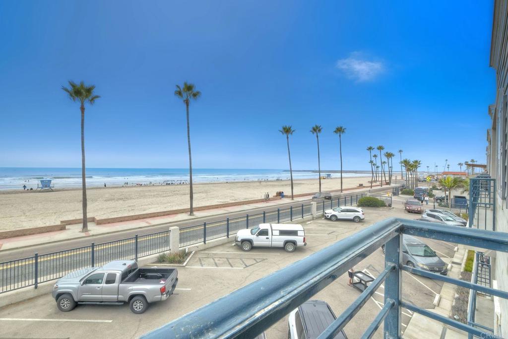 https://media.crmls.org/mediaz/09c2cd35-1bf8-452c-84b2-e3e649f859d7.jpg?preset=X-Large
