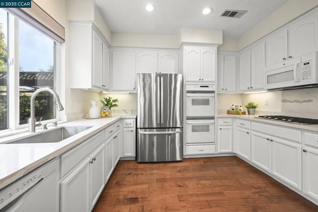 120 Woodcrest Dr, San Ramon CA: https://media.crmls.org/mediaz/09c2d22c-610e-4593-970c-7af0de334725.jpg