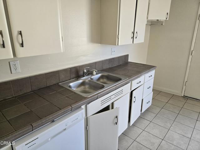 44502 2nd E Street, Lancaster CA: https://media.crmls.org/mediaz/09c2fa4a-2b4c-4adb-b994-77df75e2243c.jpg
