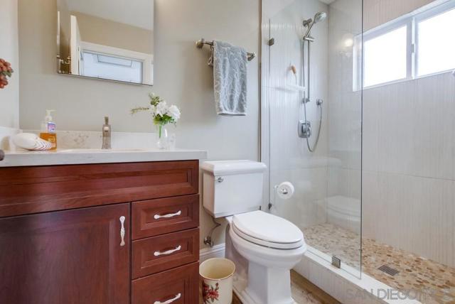839 Reed Avenue, Pacific Beach (San Diego) CA: https://media.crmls.org/mediaz/09c30371-d416-45ca-bb1a-7f006b80da62.jpg