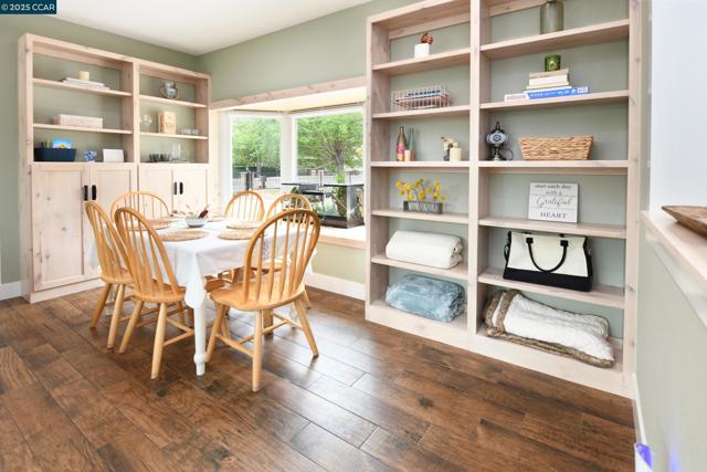 2200 Tice Valley Blvd +3BR ADU, Walnut Creek CA: https://media.crmls.org/mediaz/09c33a3e-f1cd-4edd-9f10-6b1431b64173.jpg
