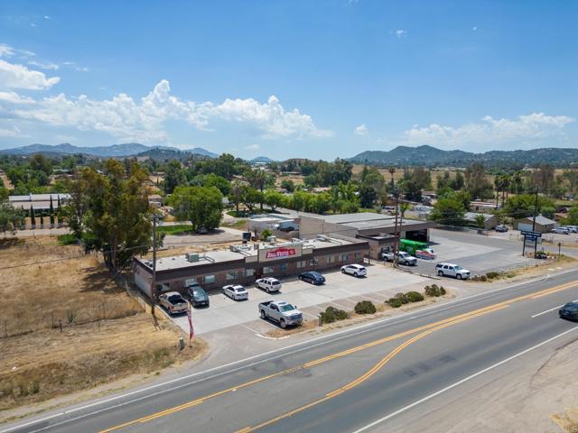 2548 Main Street, Ramona CA: https://media.crmls.org/mediaz/09c346e0-6a4b-4b86-beff-3bdff1ba488d.jpg