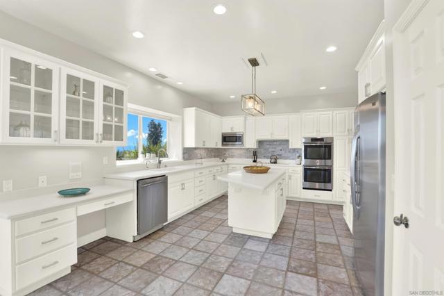 17342 Tam O Shanter Dr, Poway CA: https://media.crmls.org/mediaz/09c3782e-9059-490d-94d2-4d45003fc4cd.jpg