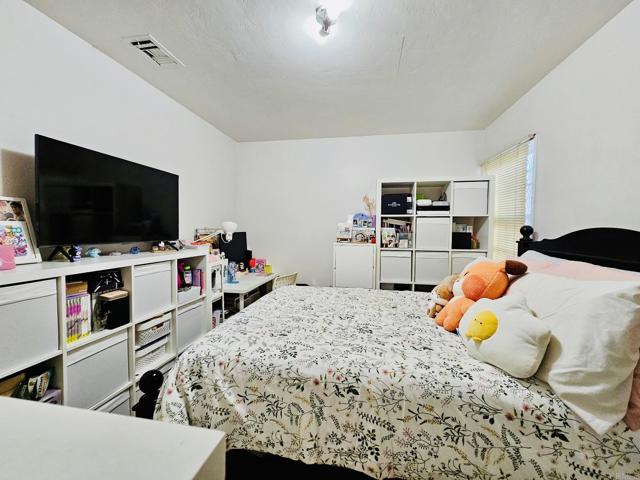 Detail Gallery Image 29 of 31 For 3333 Delta Ave, Long Beach,  CA 90810 - 4 Beds | 3 Baths