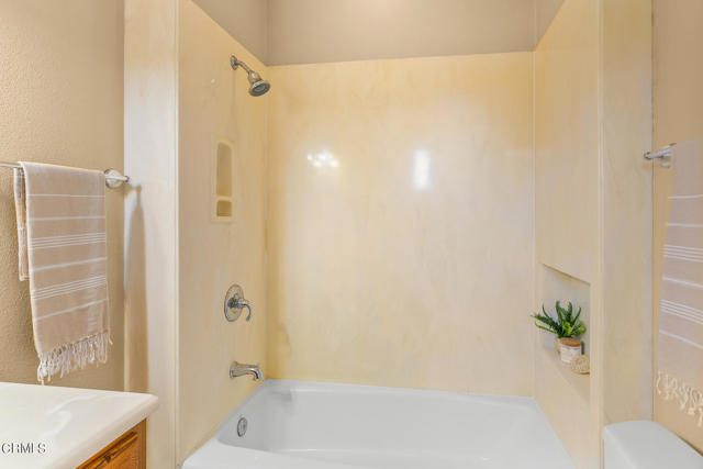 425 Rancho Drive-012-029-Bathroom-MLS_Si