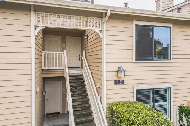 234 Shoreline Ct, Richmond CA: https://media.crmls.org/mediaz/09c43def-03e4-4eb2-abae-1d6d55e11d69.jpg
