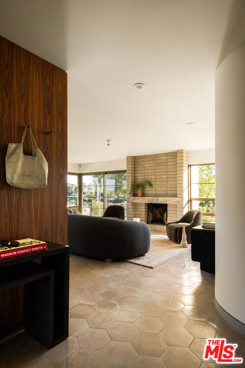 5514 Ridge Oak Drive, Los Angeles CA: https://media.crmls.org/mediaz/09c47432-84aa-4bc0-a580-8c5096dfdee4.jpg