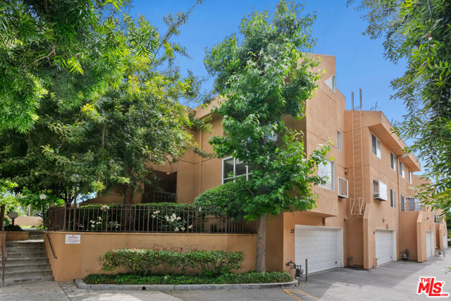 18730 Hatteras Street, Tarzana CA: https://media.crmls.org/mediaz/09c49f6e-8c0a-4bcc-a7de-57a696e7342a.jpg