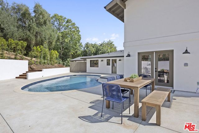 1131 Rancho Drive, Ojai CA: https://media.crmls.org/mediaz/09c56c25-4211-4d09-8c6a-92547949142a.jpg