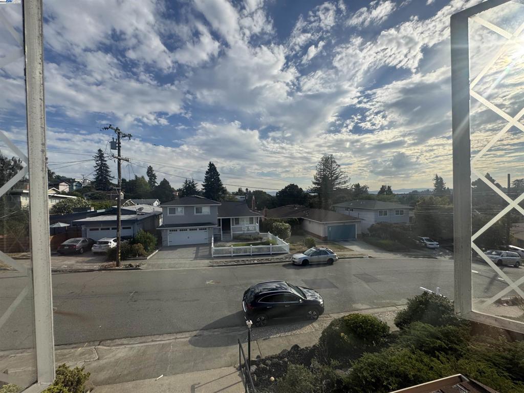 https://media.crmls.org/mediaz/09c56ebf-025f-4fff-8171-9d7f0290e4e9.jpg?preset=X-Large