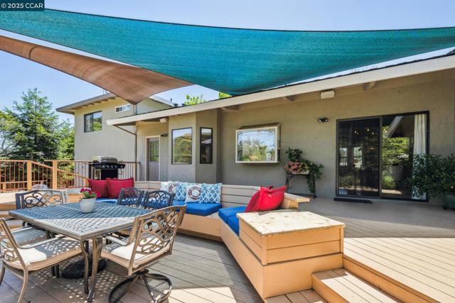 700 Golf Club Way, Pleasant Hill CA: https://media.crmls.org/mediaz/09c57575-27a3-4ee8-9e99-65a185f24ec1.jpg