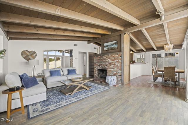 1218 Cornwall Lane, Ventura CA: https://media.crmls.org/mediaz/09c595f0-f47e-4c4f-b1f7-9c77e47d37bc.jpg
