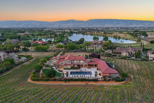 1405 Lakeview Court, San Martin CA: https://media.crmls.org/mediaz/09c5978a-058e-46f0-bf8c-84c5b43ff6a8.jpg