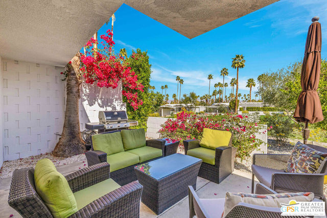 2380 S Skyview Drive, Palm Springs CA: https://media.crmls.org/mediaz/09c66479-b07b-4183-b95d-06dad7f93a6d.jpg