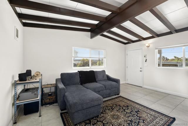 3754 56 Riviera Dr, La Mesa CA: https://media.crmls.org/mediaz/09c72564-efa1-4797-bf51-2a576ba1a6c6.jpg