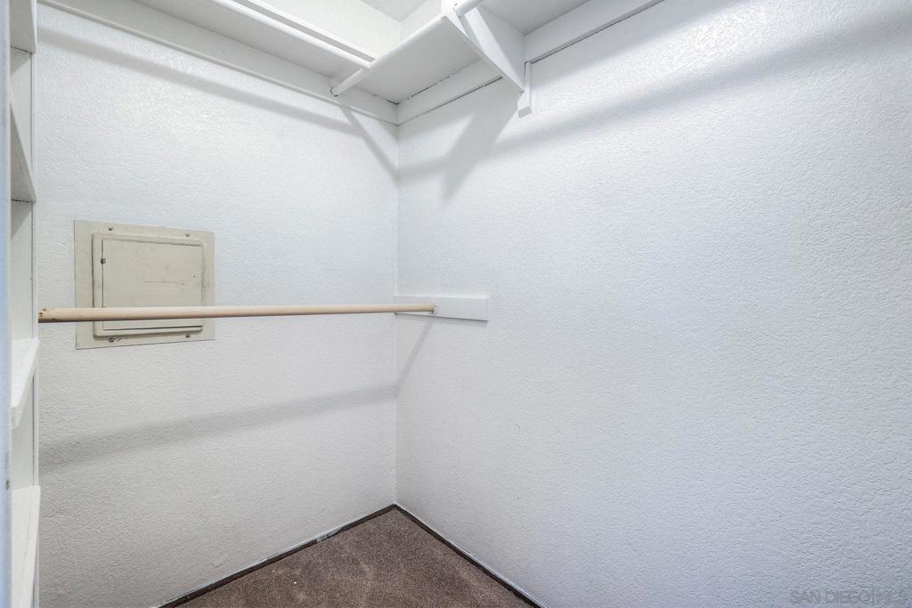 https://media.crmls.org/mediaz/09c77824-1408-40ed-9f98-934e8490371c.jpg?preset=X-Large