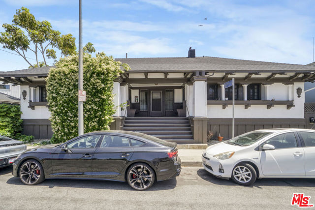 1300 Riviera Avenue, Venice CA: https://media.crmls.org/mediaz/09c77ad9-dce9-4fc0-a7b9-ee913f770c2a.jpg