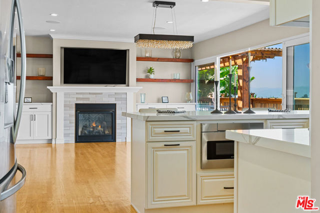 4113 Don Diablo Drive, Los Angeles CA: https://media.crmls.org/mediaz/09c782a9-5552-47db-8400-d11ce71969fb.jpg