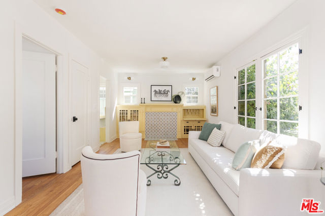 2221 Addison Way photo 2