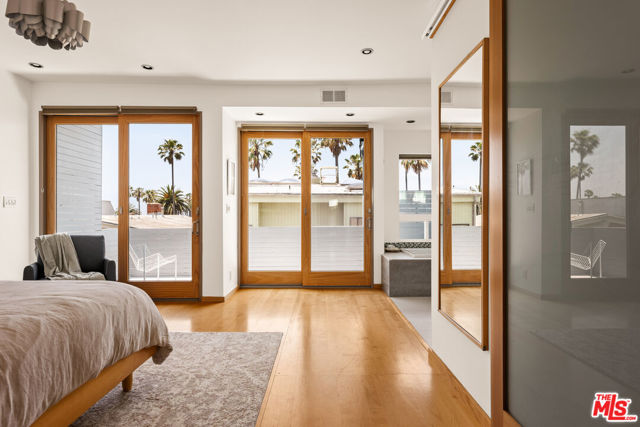 6624 Vista Del Mar, Playa del Rey CA: https://media.crmls.org/mediaz/09c7bf35-2320-4946-8a74-8e7aff90d3be.jpg
