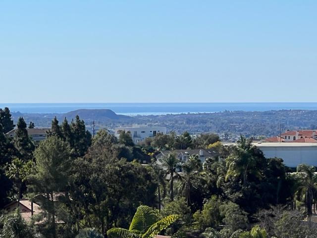 2073 Elevado Rd, Vista CA: https://media.crmls.org/mediaz/09c7c6a4-4794-4e33-a92a-d3bb5e3ecba9.jpg
