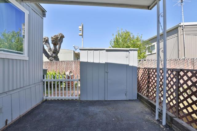 8282 Murray Ave, Gilroy CA: https://media.crmls.org/mediaz/09c834f9-1f72-4fd2-b060-e1761017f587.jpg