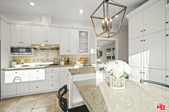 6002 Jumilla Avenue, Woodland Hills CA: https://media.crmls.org/mediaz/09c883c6-1935-4488-8a2b-03d053484c96.jpg
